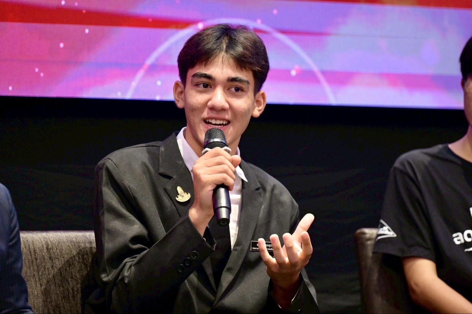 นายอาร์วิน ซอยสุเรน ประธานสภาเด็กและเยาวชนจังหวัดเลย นายอาร์วิน ซอยสุเรน ประธานสภาเด็กและเยาวชนจังหวัดเลย