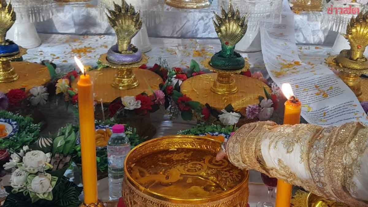 .โค้งสุดท้ายก่อนหวยออก คำชะโนดคึกคัก เลขเด็ดเงินปากนาค-เลขมงคล ขายจนเกลี้ยงแผง.