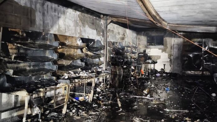 Fire at Chon Buri postal warehouse traps four, causes extensive damage | News by Thaiger
