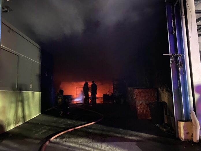Fire at Chon Buri postal warehouse traps four, causes extensive damage | News by Thaiger