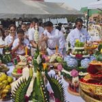 แห่ร่วมพิธี ถวายเครื่องสักการะบูชา พระเจ้าชัยวรมันที่7 ทำบุญอุทิศกุศล ดวงวิญญาณทหารกล้า ปกป้องชาติ