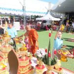 ศรัทธาล้นหลาม สายมูนับหมื่น ร่วมพิธีบวงสรวง ท้าวเวสสุวรรณหน้ากากทอง  แห่ส่องเลขเด็ด-เล็งเสี่ยงโชค