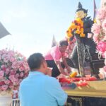 ศรัทธาล้นหลาม สายมูนับหมื่น ร่วมพิธีบวงสรวง ท้าวเวสสุวรรณหน้ากากทอง  แห่ส่องเลขเด็ด-เล็งเสี่ยงโชค
