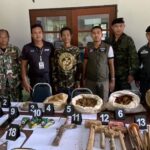 บุกตะครุบ 4 ผู้ต้องหา กลางป่าทองผาภูมิ ลักลอบร่อนแร่ทองคำ เจอแจ้ง 5 ข้อหาหนัก