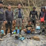 บุกตะครุบ 4 ผู้ต้องหา กลางป่าทองผาภูมิ ลักลอบร่อนแร่ทองคำ เจอแจ้ง 5 ข้อหาหนัก