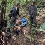 บุกตะครุบ 4 ผู้ต้องหา กลางป่าทองผาภูมิ ลักลอบร่อนแร่ทองคำ เจอแจ้ง 5 ข้อหาหนัก