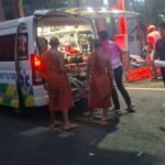 พระสงฆ์ พลัดตกหน้าผาสูง 10 เมตร บาดเจ็บ นอนร้องขอความช่วยเหลือ กู้ภัยเร่งลำเลียงขึ้นทุลักทุเล