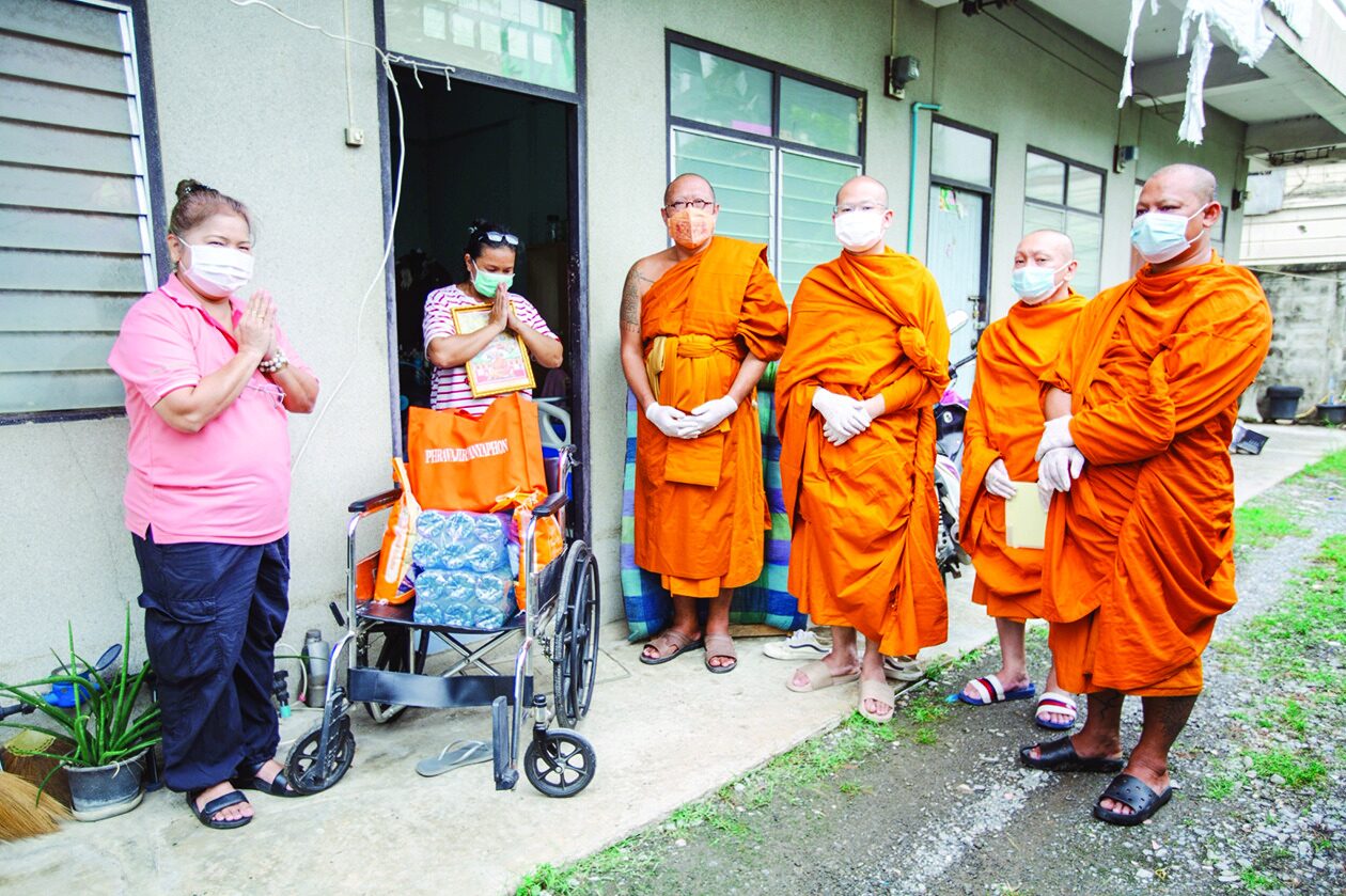 ข่าวสดพระเครื่อง - วัดไผ่ล้อม-วัดไร่ขิงรวมพลังบวร ประสานร.พ.-ช่วยผู้ป่วยติดเตียง