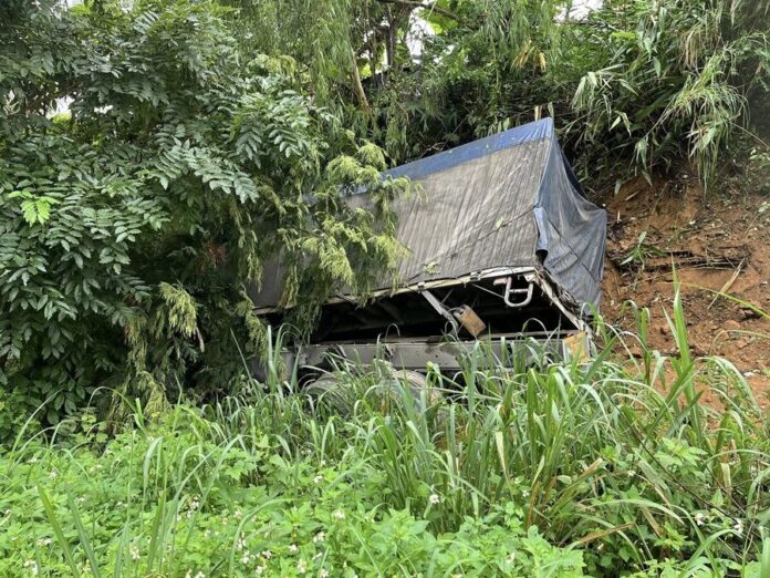 Brake failure causes truck crash on steep Mae Hong Son road | News by Thaiger