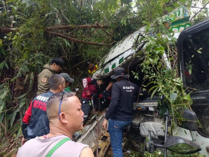 Brake failure causes truck crash on steep Mae Hong Son road | News by Thaiger