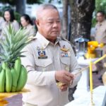 ‘ปลัดบุญสงค์’ สักการะสิ่งศักดิ์สิทธิ์ อำลาตำแหน่ง ก่อนนั่ง ผู้ตรวจฯ สำนักนายกฯ