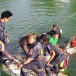 แม่ร่ำไห้เสียใจ หนุ่มใหญ่ ลงน้ำหาปลา จมน้ำดับกลางคูเมืองโคราช จุดธูปขอขมาพบร่างนอนก้นสระ