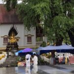 ระทึก แม่ค้าลูกชิ้นหวิดดับ พายุซัดกิ่งมะขามโค่นใส่ เชื่อรอดปาฏิหาริย์ พระห้อยคอคุ้มครอง