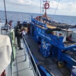 จับกุมเรือ พร้อม 3 ลูกเรือ ลักลอบขายน้ำมันเถื่อน 8,000 ลิตร หลบเลี่ยงเสียภาษี ลากเข้าฝั่งดำเนินคดี