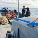 จับกุมเรือ พร้อม 3 ลูกเรือ ลักลอบขายน้ำมันเถื่อน 8,000 ลิตร หลบเลี่ยงเสียภาษี ลากเข้าฝั่งดำเนินคดี