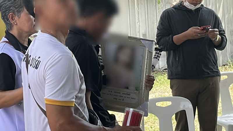 เสียงร้องไห้ระงมศาลาวัด ญาติรับศพ 9 เหยื่อเหตุโรงงานพลุระเบิด สุพรรณบุรี หลังชันสูตรเสร็จ
