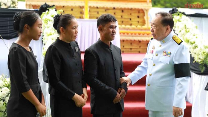 สุชาติ ร่วมพิธีพระราชทานเพลิงศพ พลทหารสิรวิชญ์ มอบเงินช่วยเหลือครอบครัว 1 ล้าน