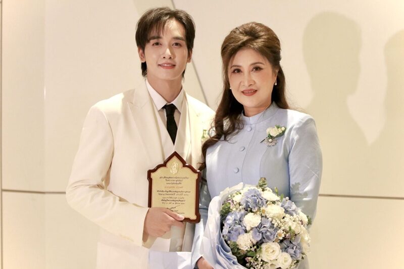 สมิธ ภาสวิชญ์-กองทัพ พีค รับพระราชทานโล่เกียรติคุณ “ลูกที่มีความกตัญญูกตเวทีฯ ปี 2568”