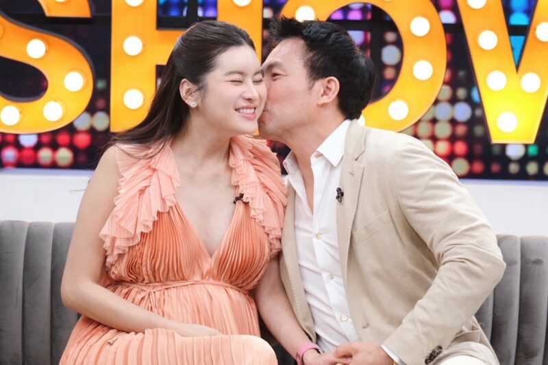 “หมอสอง” ยกเครื่องอัลตราซาวน์ ตรวจครรภ์ภรรยาก่อนนอน เผยสาเหตุทำไมไม่ทำคลอดลูกเอง