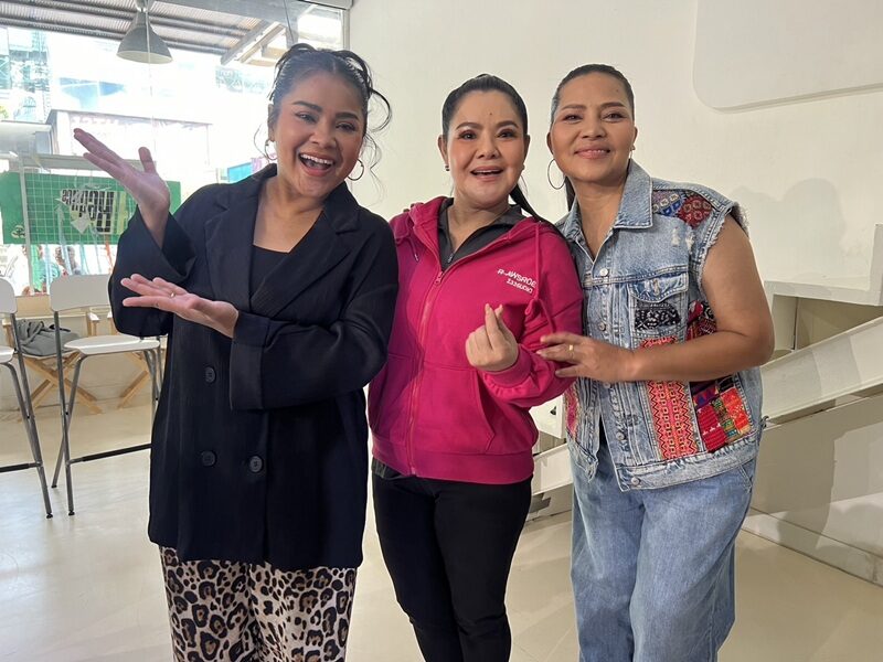 ‘ตั๊ก–สุ–ฮาย’ รวมพลัง 3 ตัวแม่ บนเวทีเดียวกันครั้งสุดท้าย “สามตัวบน คอนเสิร์ต” แง้มมิติใหม่ ยื่นไมค์ให้คนดูร่วมเถียง