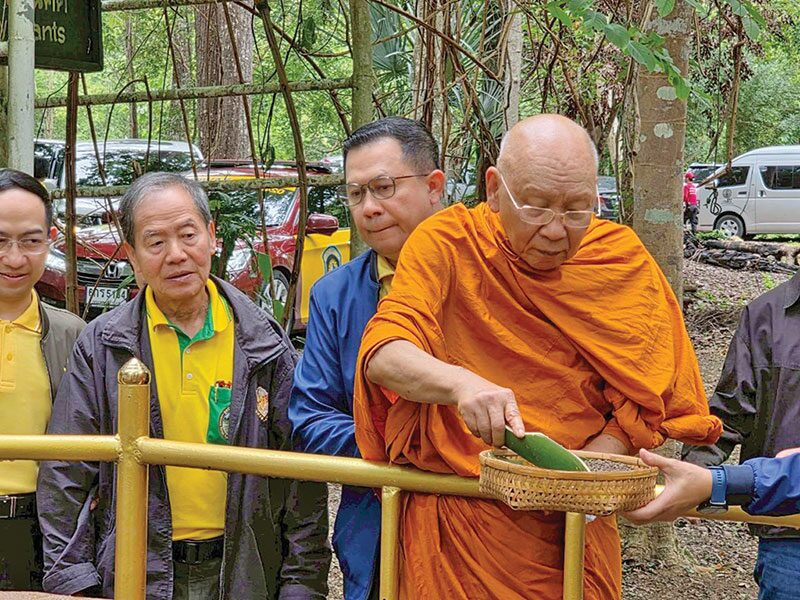 ข่าวสดพระเครื่อง - ‘สมเด็จวัดโพธิ์’ปธ.ปลูกป่า ใน‘สวนพฤกษศาสตร์พุแค’