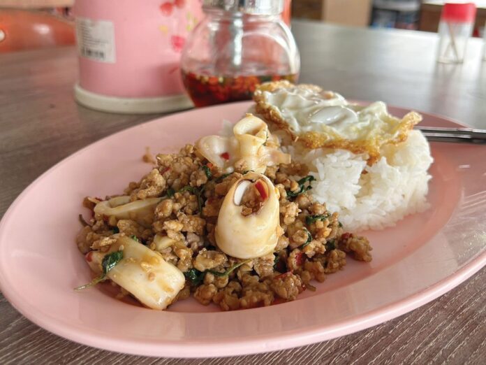 ร้านผัดกะเพราท่านขุน สูตรบ้านๆ พริกแห้ง ไร้น้ำมัน