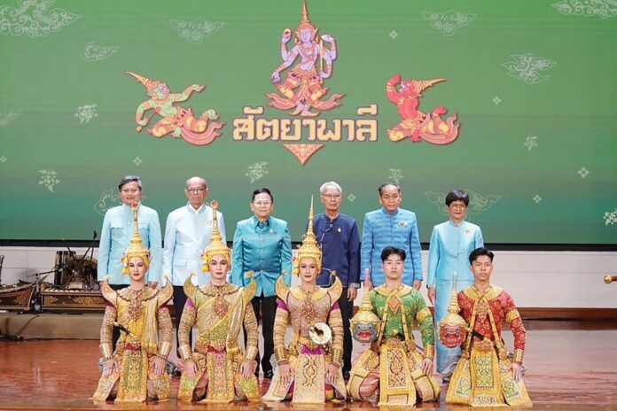 สกู๊ปสตรี - วิจิตรอลังการ โขน‘สัตยาพาลี’
