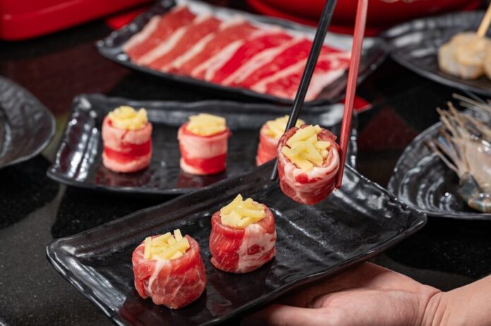 MK โชว์เจ้าหม้อไฟ เปิดตัวบุฟเฟต์สุกี้พรีเมียม เป็ดย่างไม่อั้น เริ่ม 499 