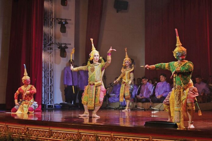 สกู๊ปสตรี - วิจิตรอลังการ โขน‘สัตยาพาลี’