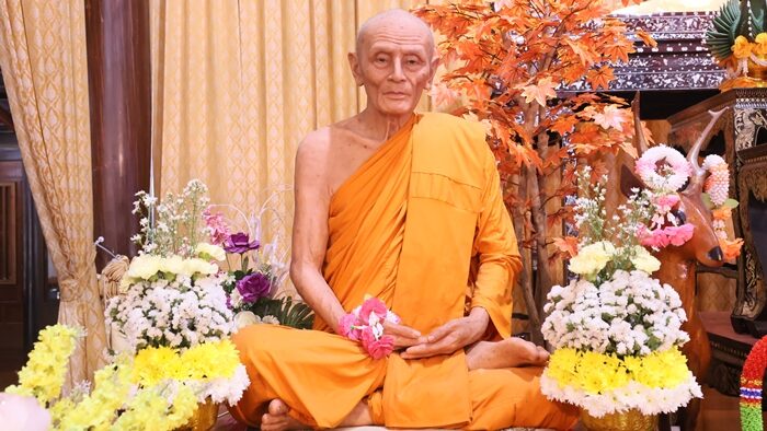 เปิดเลขธูป พิธีสรงน้ำสรีระ หลวงพ่ออรรถ เกจิวัดดังสุพรรณบุรี สังขารไม่เน่าเปื่อย 30 ปี เผยเลขเด็ดลูกศิษย์แห่ซื้อเกลี้ยง ลุ้นโชคงวดนี้