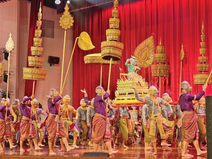 สกู๊ปสตรี - วิจิตรอลังการ โขน‘สัตยาพาลี’