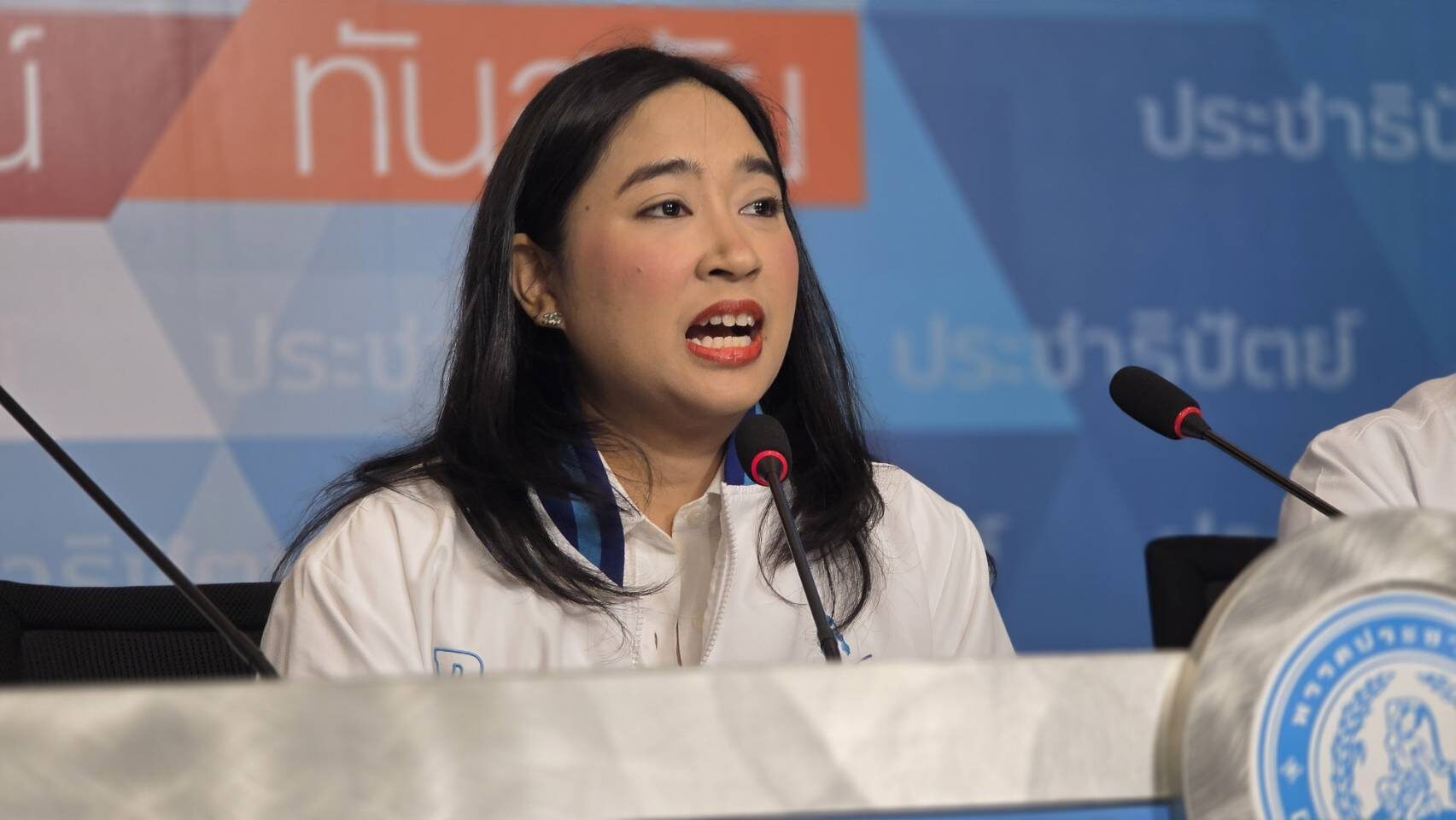 น.ส.เจนจิรา​ รัตนเพียร​ โฆษกพรรค