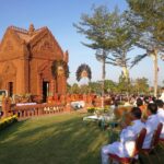 เพ ลา เพลิน บุรีรัมย์ ฉลองครบรอบ 9 ปี 'พระเขี้ยวแก้ว' (จำลอง)” จากศรีลังกา