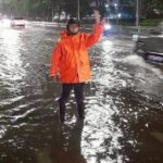 ตำรวจจราจร พร้อมรับมือฝนตกหนัก น้ำท่วมขัง อำนวยความสะดวก ช่วยเหลือประชาชน