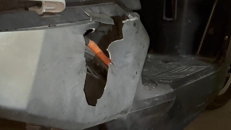 Bomb attack at Ayutthaya motorcycle shop injures one, damages property | News by Thaiger
