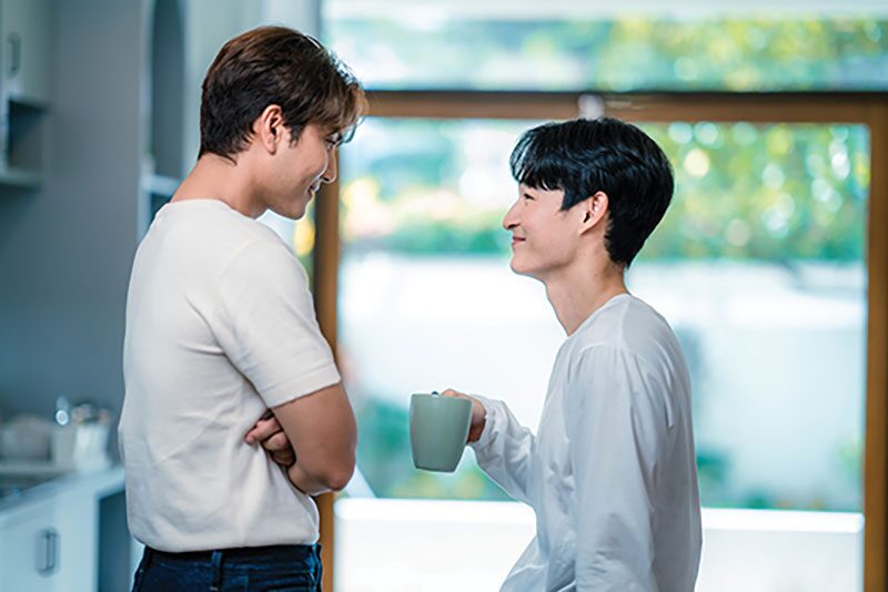 เบื้องหลังมายา
