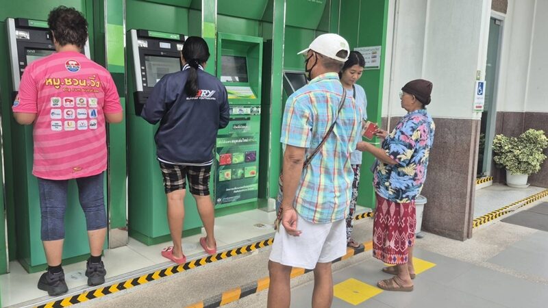 สุดผิดหวัง "เงินช่วยเหลือชาวนา" ไร่ละ 1000 ยังไม่เข้า หลังเปลี่ยนโอนผ่าน ธ.ก.ส. ไม่ต้องยืนยันแอปฯ "ทางรัฐ" หวังนำไปซื้อปุ๋ยลดภาระต้นทุนสูง