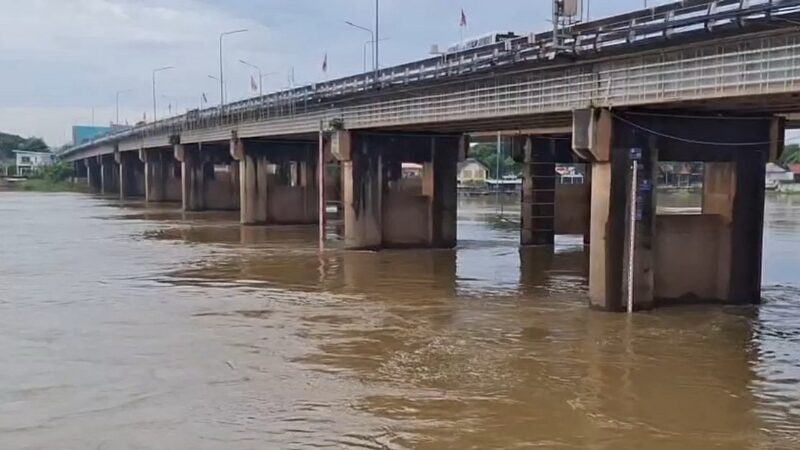 เร่งยกของขึ้นที่สูง แม่น้ำมูล ล้นตลิ่ง อพยพหนีน้ำแล้ว 100 ครอบครัว - ข่าวสด