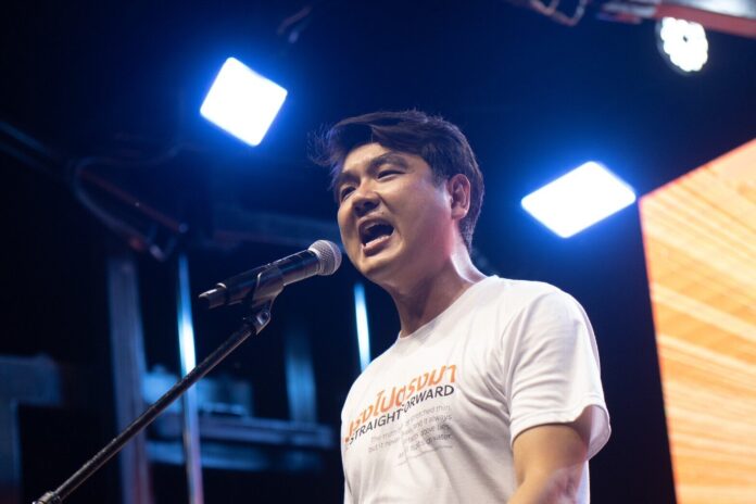 ปิยบุตร แสงกนกกุล เลขาธิการคณะก้าวหน้า