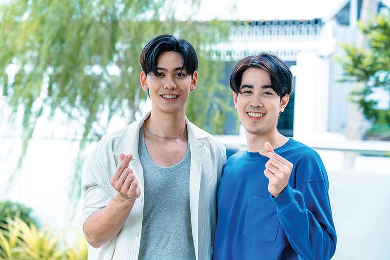 เบื้องหลังมายา