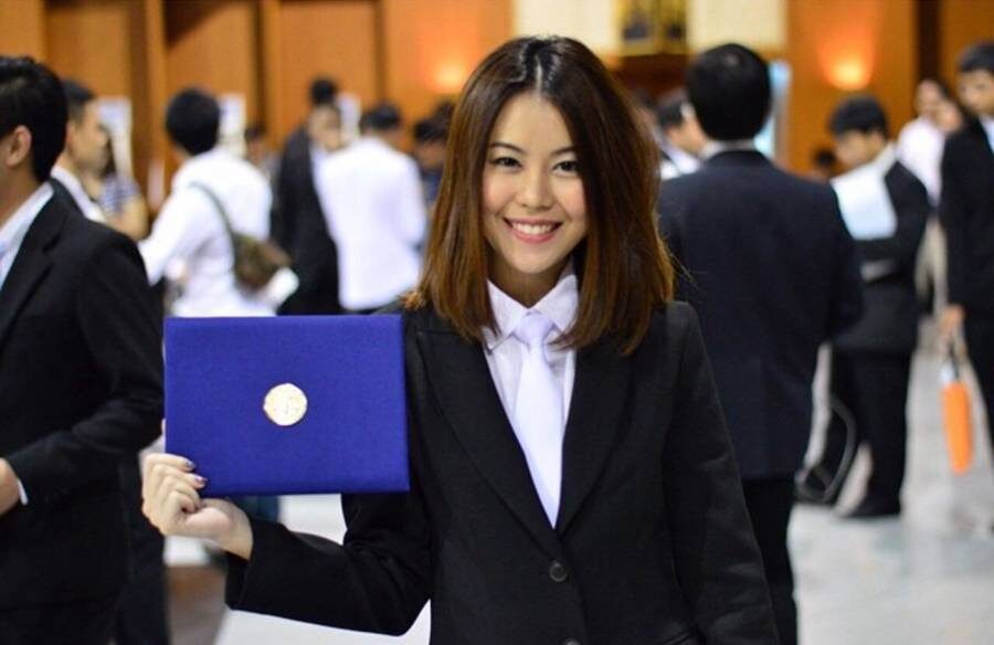 อม สุชาร์ ภูมิใจ อัง น้องสาวคนเก่ง จบตรีกฎหมาย โทบริหารจากอังกฤษ