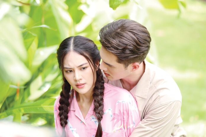 เบื้องหลังมายา