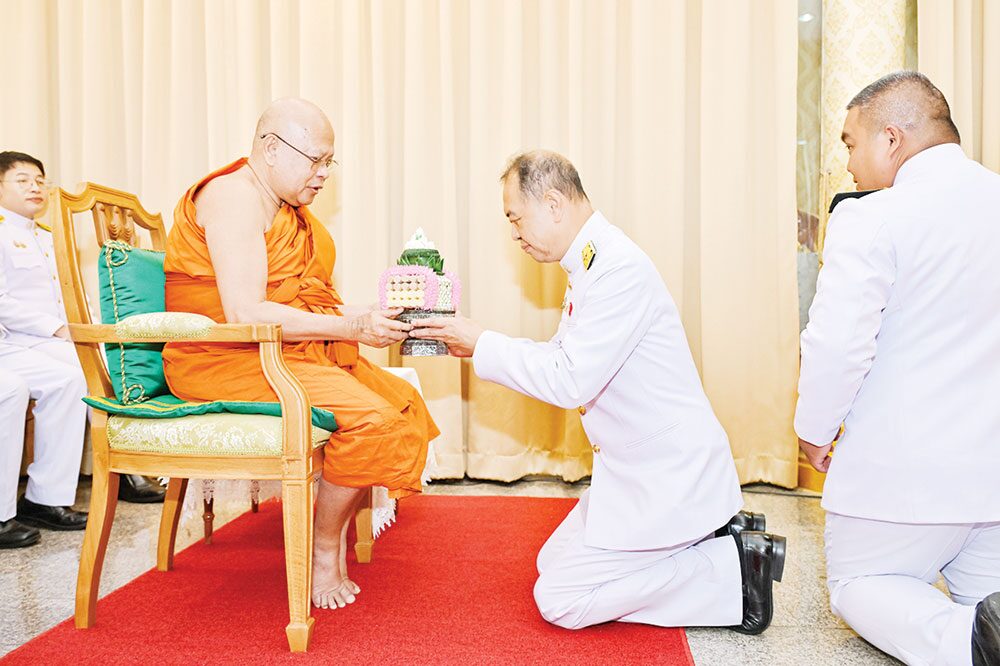 ข่าวสดพระเครื่อง - เจริญพระพุทธมนต์ถวายรัชกาลที่ 8 ครบ 100 ปี-วันพระบรมราชสมภพ