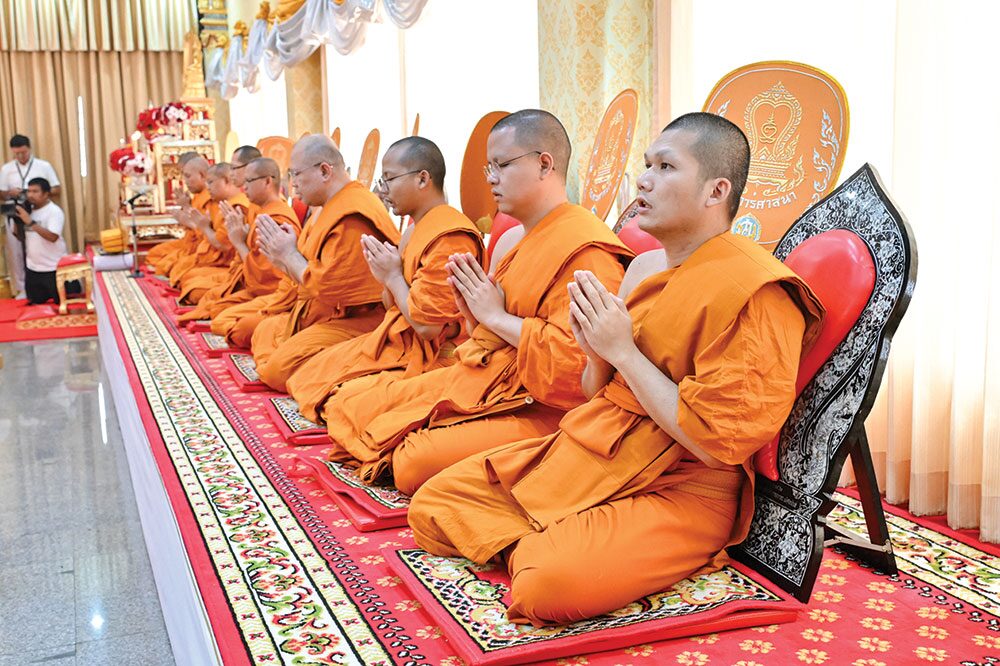 ข่าวสดพระเครื่อง - เจริญพระพุทธมนต์ถวายรัชกาลที่ 8 ครบ 100 ปี-วันพระบรมราชสมภพ