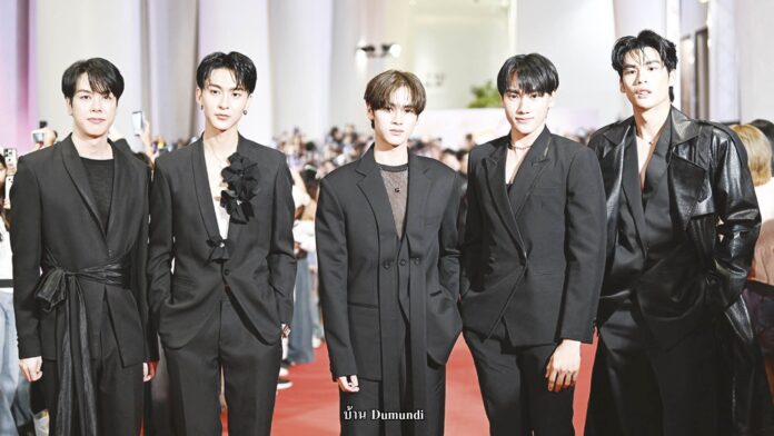 เสาร์สด - RED CARPET งาน FEED X KHAOSOD AWARDS 202
