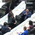 'อนุทิน' อารมณ์ดี เข้าสภารอบดึก เดินทั่วห้องประชุม ฟังสมาชิกรัฐสภา อภิปราย-แถลงนโยบาย ชื่นมื่น!