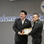 มอบเข็มพระดุลยาธิปัตย์ กิตติมศักดิ์ ผู้ทำคุณงามความดีช่วยชายแดนไทย-กัมพูชา