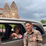 ตำรวจท่องเที่ยว ลพบุรี ช่วยเหลือประชาชน รถจอดเสีย พ่วงแบตเตอร์รี่ขับขี่ต่อไปได้