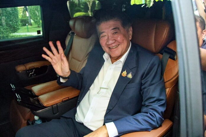 ภูมิธรรม เวชยชัย