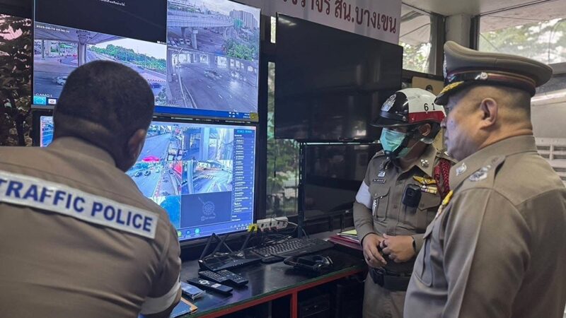 รอง ผบช.น. ตรวจสภาพจราจร วงเวียนบางเขน ช่วงเวลาเร่งด่วน ชื่นชมเลี้ยงกบ หอยและปลูกผักสวนครัว ทำกับข้าวกินเอง ประหยัดค่าใช้จ่าย